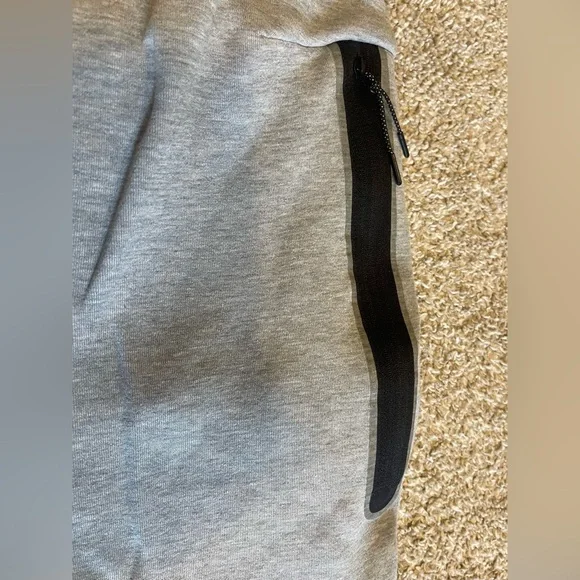 Men’s Nike Tech Gray Sweatpants Tapered Fit - Picture 5 of 6